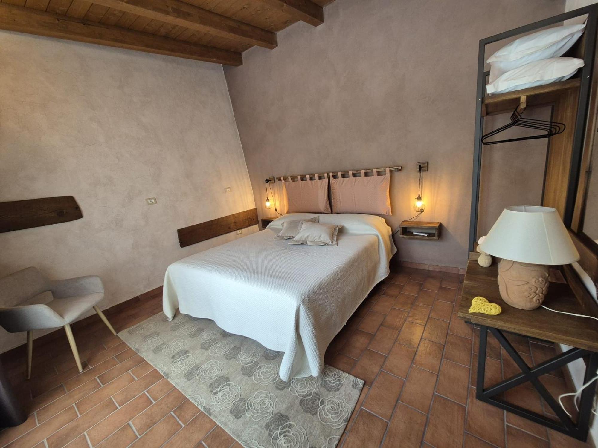 Dimora Dei Baldi - Rooms & Relax Fagnano Alto Exteriör bild